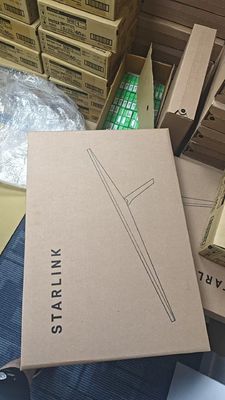 STARLINK REV4 Kablosuz Uydu İletişimi ABD'den Dünya Çapına X Dikdörtgen Çanak Yönlendirici ve Boru Adaptörü ile